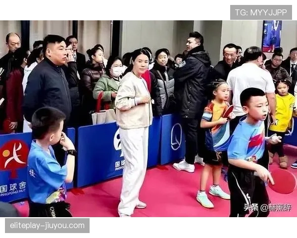 王楠赛场像钢铁女王，日常照像邻家阿姨，这反差笑死我了