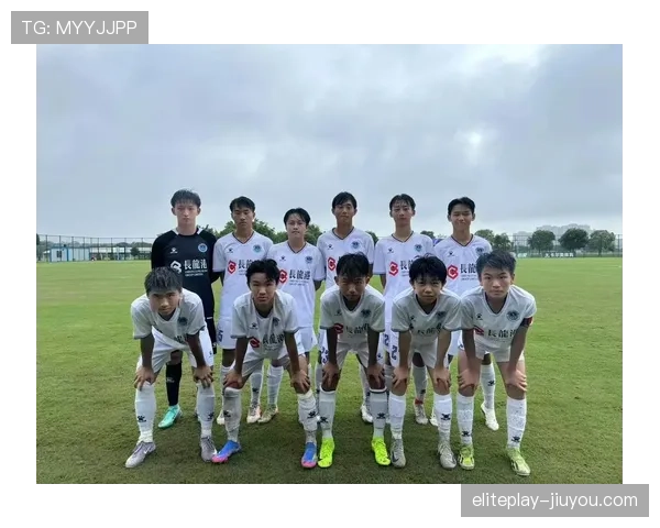 竞技俱乐部首轮联赛展现控场能力,中场传导保持球权优势 竞技俱乐部首轮联赛展现控场能力,中场传导保持球权优势